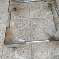 زیر یخچالی میز هر چیزی که سنگینه