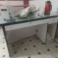 میز تمیز سالم و بسیار محکم