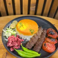 یک نفر نیروی رستوران