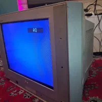 دو عدد تلویزیون سالم و مرتب به همراه میز تلویزیون