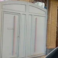 درب آهنی ماشین رو و نفر رو