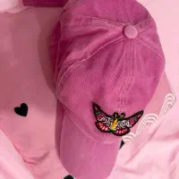 کلاه لبه دار صورتی|لباس|رشت, گلباغ نماز|دیوار