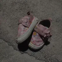 چند جفت کفش|کفش و لباس بچه|دهدشت, |دیوار