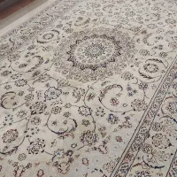 فرش دستبافت نایین گل ابریشم