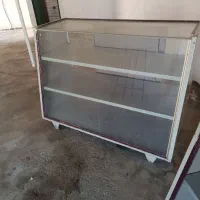 2عدد ویترین شیشه‌ای سالم|بوفه، ویترین، کنسول|یزد, |دیوار