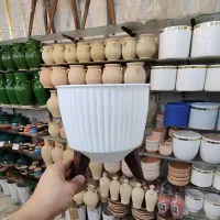 گلدان پایه دار سفید پلاستیکی پایه استند گلدان شفلر|گل و گیاه طبیعی|قم, ولیعصر|دیوار