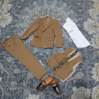 کت و شلوار|کفش و لباس بچه|رباط‌کریم, رباط‌کریم|دیوار