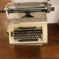 ماشین تایپ فارسی ،تریومفtriumph عتیقه