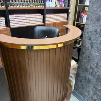 دکور فروشگاه 2 میز فروشگاهی 1 میز کانتر و 1 ویترین