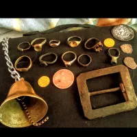 مجموعه وسایل مفرقی و سکه نقره