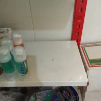 تعدادی قفسه مناسب مغازه