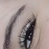 آموزش کاشت ناخن و مژه