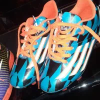 کفش ورزشی درحدنوخوش رنگ وعالی باکیفیت وبادوام|کیف، کفش، کمربند|یاسوج, |دیوار