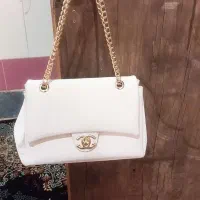 کیف رنگ شیری|کیف، کفش، کمربند|قم, قلعه کامکار|دیوار