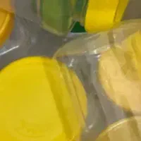 تعدادی شیشه ی خالی بزرگ‌و‌متوسط تمیز