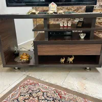 میز تلویزیون ساده و جمع و جور