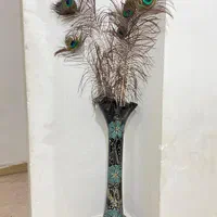 گلدان به همراه پرطاووس