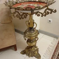 میوه خوری کنار سالنی برنجی