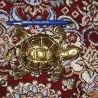 مجسمه لاک‌پشت برنجی