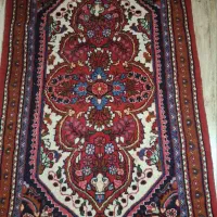 قالیچه دستباف قدیمی ایرانی ۱.۵ متری طرح لچک و ترنج