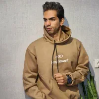 هودی دورس داخل کرکی|لباس|کاشان, پا نخل|دیوار