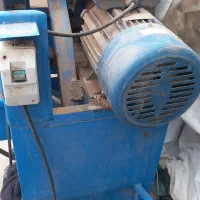 یک دستگاه علف چین تمیز