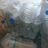 بطری آب معدنی خالی و تمیز