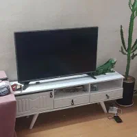 تلویزیون ۴۳ اینچ ال جی با میز تلویزیون نو