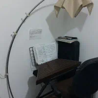 اباژور ایستاده