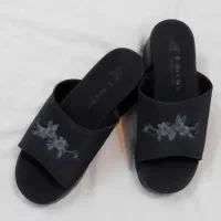 روسری بزرگ و پیراهن و کفش مجلسی و کفش ملی