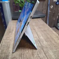 surface|رایانه همراه|تهران, فلسطین (میدان انقلاب)|دیوار