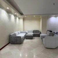 مبل راحتی/ ۲ ماه استفاده شده / میز جلومبلی/زیر قیم