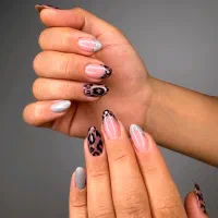 خدمات کاشت وزیبایی ناخن و کف سابی و خرید موی طبیعی|خدمات آرایشگری و زیبایی|محمدیه-قزوین, |دیوار