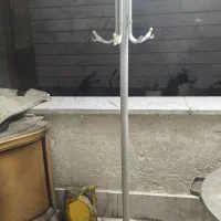 چوب لباسی ایستاده پایه سنگی