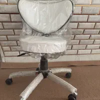 صندلی کاملا نو