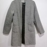 یک پالتو نونو یک بارپوشیده شده ویک بارانی نونو ا