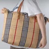 کیف ساحلی|کیف، کفش، کمربند|قشم, |دیوار