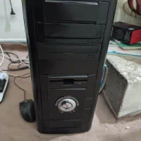 کامپیوتر همراه با مانیتور و هدفون و لوازم و...