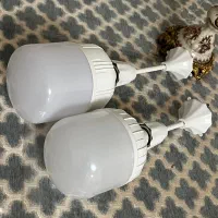 دو عدد لامپ کاملا نو