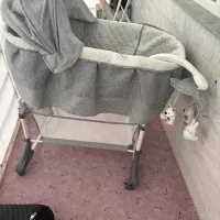 تخت کنار مادر