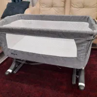 تخت کنار مادر