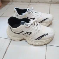 کتونی و کفش پاشنه بلند