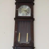 دو عدد ساعت دیواری