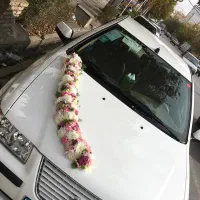 گل‌آرایی ماشین عروس