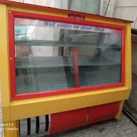 یک عدد یخچال ویترینی سالم سالم با موتور نو