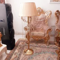 آباژور ایستاده