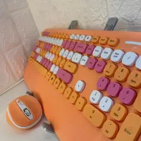 موس و کیبورد بی سیم هترون با رنگ جذاب نارنجی