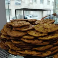 خانم برای درست کردن برساق و کولیره