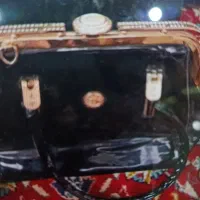 یه کیف مجلسی با مانتو تمیز