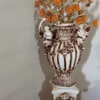 گلدان با پایه